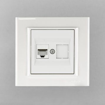 Розетка комп&rsquo;ютерна (CAT6) Ovivo Electric MINA біла 401-010300-229 фото